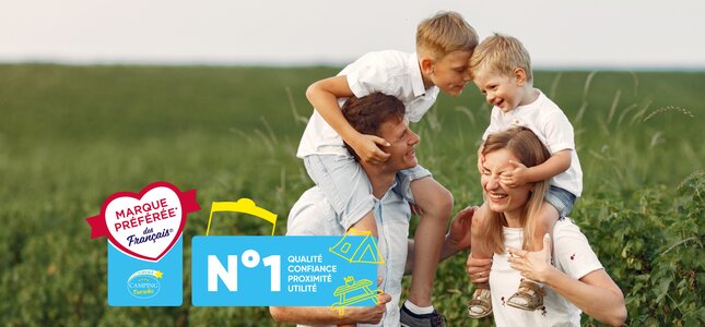 une famille souriante profite d’un moment de détente dans un camping ensoleillé. Les parents et les enfants partagent des rires et ambiance conviviale. | © une famille souriante profite d’un moment de détente dans un camping ensoleillé. Les parents et les enfants partagent des rires et ambiance conviviale. une famille souriante profite d’un moment de détente dans un camping ensoleillé. Les parents et les enfants partagent des rires et ambiance conviviale. | © une famille souriante profite d’un moment de détente dans un camping ensoleillé. Les parents et les enfants partagent des rires et ambiance conviviale.