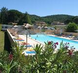 piscine et transats camping les amarines