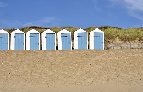 cabane de plage sur le littoral en vendée